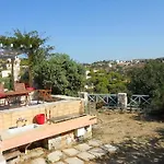 Charming House With Sea View In Chrousa, Fenced Garden Сasa de vacaciones