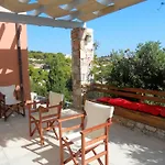 Сasa de vacaciones Charming House With Sea View In Chrousa, Fenced Garden