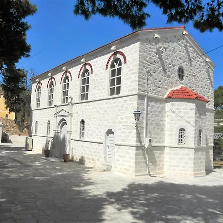 Semesterbostad Charming House With Sea View In Chrousa, Fenced Garden Chrousa